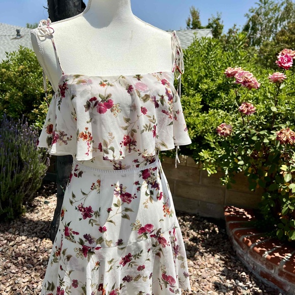 Wayf Imola Tiered Midi Maxi Dress White Floral Size XS fits Small Med NWOT - Picture 6 of 8